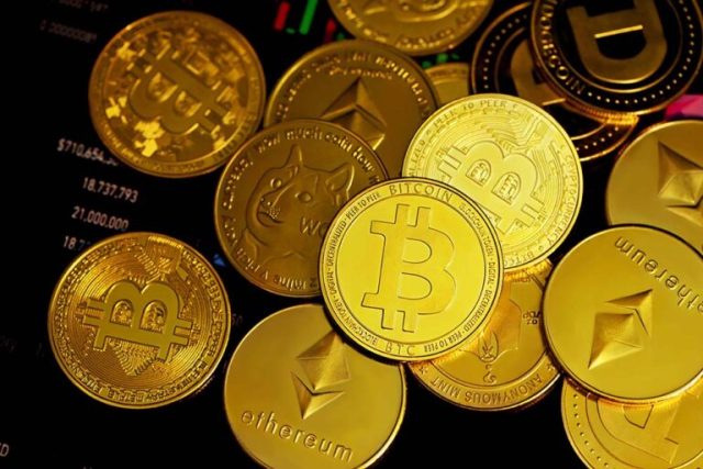 Diversify Your Portfolio: Maximizing Returns through Cryptocurrency Investment 1 Maximizing Returns through Cryptocurrency Investment